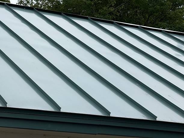 Perbedaan Aluminium vs Baja Ringan Plat Galvanis untuk Proyek